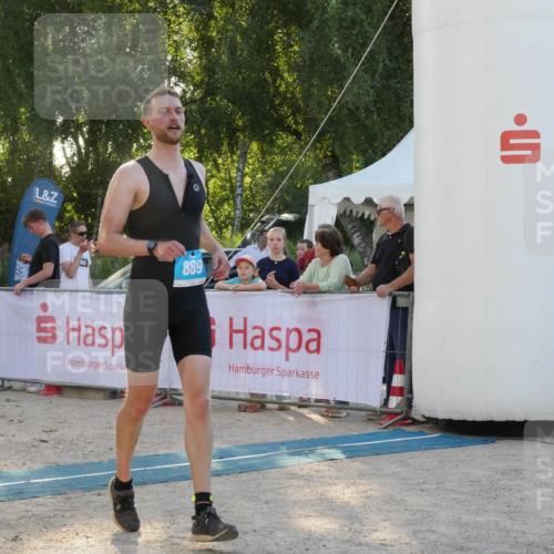 07.09.2025 - 19. Norderstedt Triathlon Zöllner http://msf.ph/oto/8796351 07.09.2025 17:13:33 Ziel 889 meine-sportfotos.de