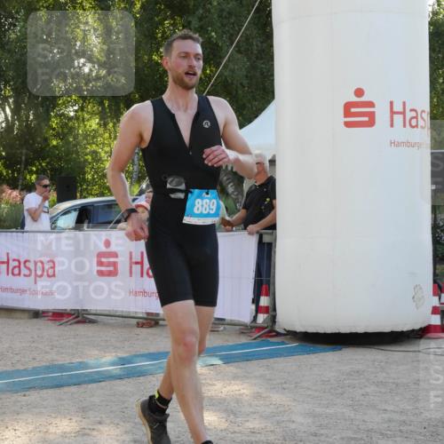 07.09.2025 - 19. Norderstedt Triathlon Zöllner http://msf.ph/oto/8796357 07.09.2025 17:13:33 Ziel 889 meine-sportfotos.de