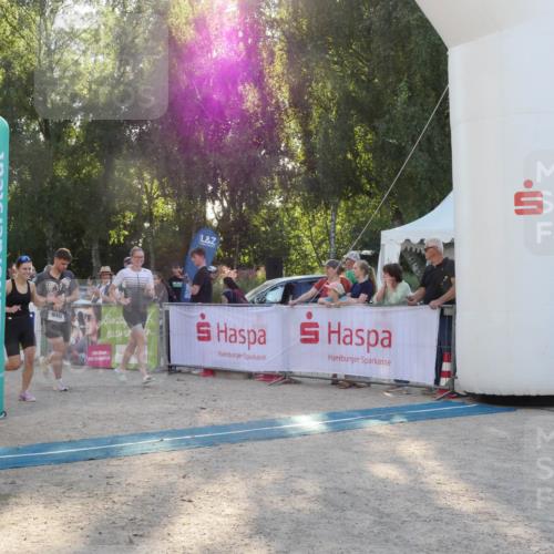 07.09.2025 - 19. Norderstedt Triathlon Zöllner http://msf.ph/oto/8796364 07.09.2025 17:14:22 Ziel 940, 1435 meine-sportfotos.de