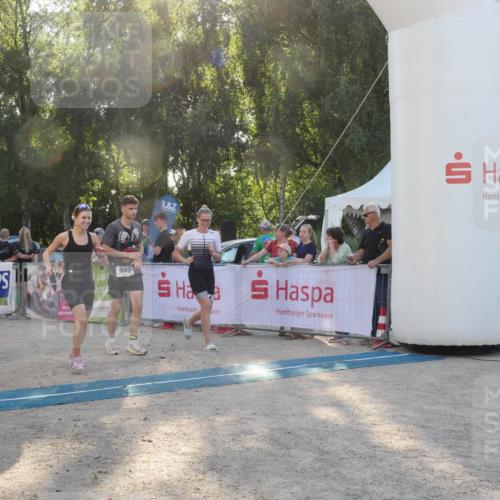 07.09.2025 - 19. Norderstedt Triathlon Zöllner http://msf.ph/oto/8796371 07.09.2025 17:14:23 Ziel 940, 1435 meine-sportfotos.de