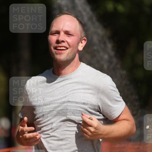 07.09.2025 - 19. Norderstedt Triathlon Michael Strokosch http://msf.ph/oto/8796394 07.09.2025 12:19:41 Laufen 801, 1265 meine-sportfotos.de