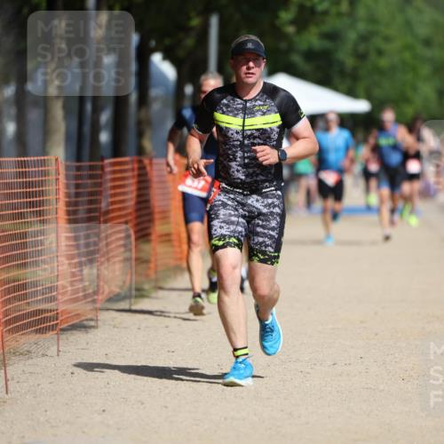 07.09.2025 - 19. Norderstedt Triathlon Michael Strokosch http://msf.ph/oto/8796422 07.09.2025 12:19:46 Laufen 837, 862, 1265 meine-sportfotos.de