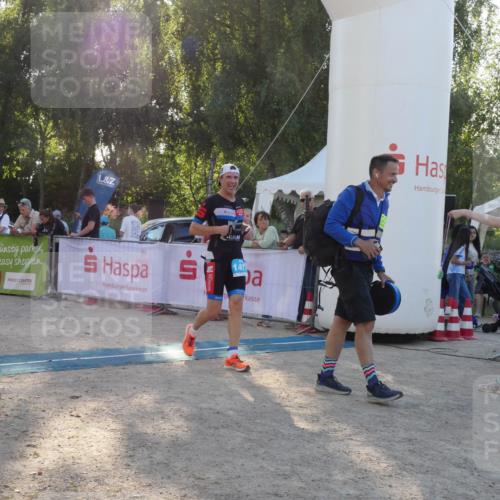 07.09.2025 - 19. Norderstedt Triathlon Zöllner http://msf.ph/oto/8796492 07.09.2025 17:15:28 Ziel 1417 meine-sportfotos.de
