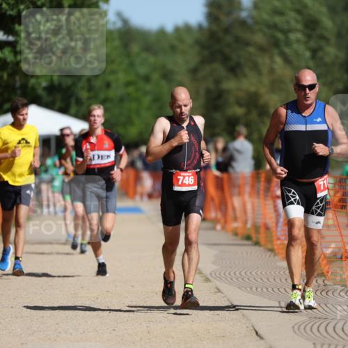 07.09.2025 - 19. Norderstedt Triathlon Michael Strokosch http://msf.ph/oto/8796515 07.09.2025 11:55:21 Laufen 228, 710, 746, 1202 meine-sportfotos.de