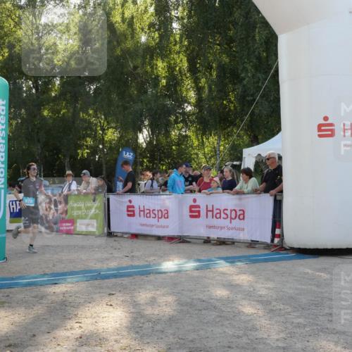 07.09.2025 - 19. Norderstedt Triathlon Zöllner http://msf.ph/oto/8796522 07.09.2025 17:15:52 Ziel 878 meine-sportfotos.de