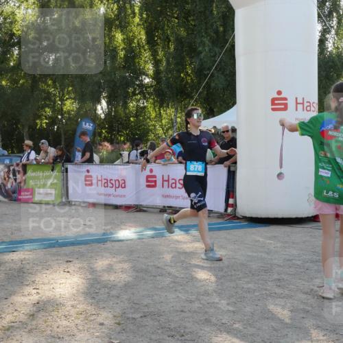 07.09.2025 - 19. Norderstedt Triathlon Zöllner http://msf.ph/oto/8796539 07.09.2025 17:15:54 Ziel 878 meine-sportfotos.de