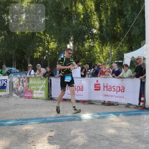 07.09.2025 - 19. Norderstedt Triathlon Zöllner http://msf.ph/oto/8796544 07.09.2025 17:16:00 Ziel 915 meine-sportfotos.de