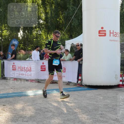 07.09.2025 - 19. Norderstedt Triathlon Zöllner http://msf.ph/oto/8796553 07.09.2025 17:16:01 Ziel 915 meine-sportfotos.de