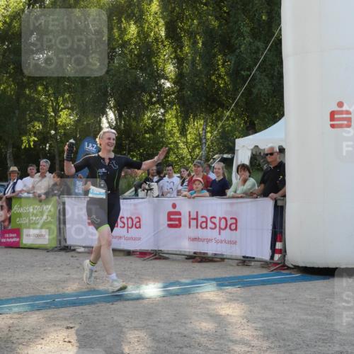 07.09.2025 - 19. Norderstedt Triathlon Zöllner http://msf.ph/oto/8796572 07.09.2025 17:16:20 Ziel 1450 meine-sportfotos.de