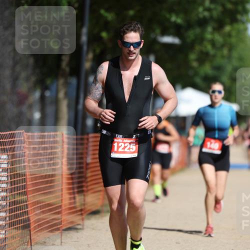 07.09.2025 - 19. Norderstedt Triathlon Michael Strokosch http://msf.ph/oto/8796600 07.09.2025 12:20:03 Laufen 140, 1225 meine-sportfotos.de