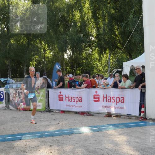 07.09.2025 - 19. Norderstedt Triathlon Zöllner http://msf.ph/oto/8796615 07.09.2025 17:16:51 Ziel 396 meine-sportfotos.de