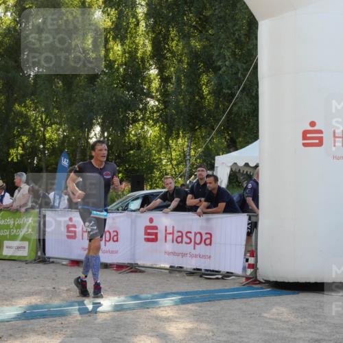 07.09.2025 - 19. Norderstedt Triathlon Zöllner http://msf.ph/oto/8796668 07.09.2025 17:18:58 Ziel 1460 meine-sportfotos.de