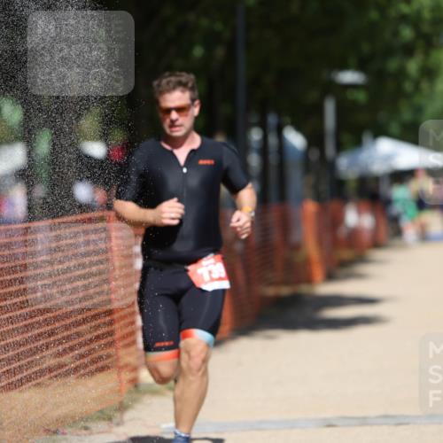 07.09.2025 - 19. Norderstedt Triathlon Michael Strokosch http://msf.ph/oto/8796721 07.09.2025 13:03:33 Laufen 724, 739 meine-sportfotos.de