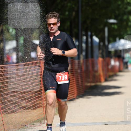 07.09.2025 - 19. Norderstedt Triathlon Michael Strokosch http://msf.ph/oto/8796729 07.09.2025 13:03:33 Laufen 724, 739 meine-sportfotos.de