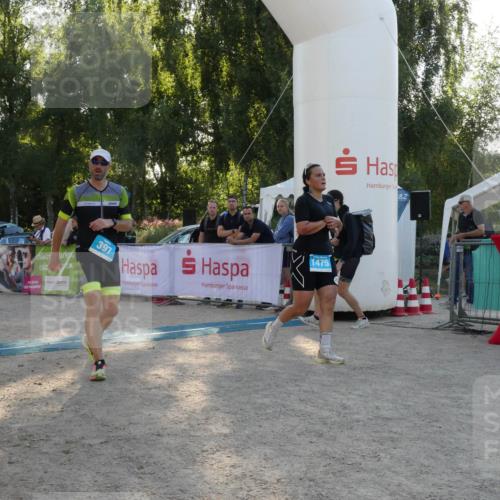 07.09.2025 - 19. Norderstedt Triathlon Zöllner http://msf.ph/oto/8796740 07.09.2025 17:19:44 Ziel 397, 1475 meine-sportfotos.de