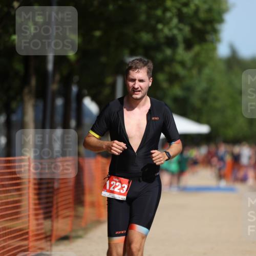 07.09.2025 - 19. Norderstedt Triathlon Michael Strokosch http://msf.ph/oto/8796758 07.09.2025 12:20:22 Laufen 1223 meine-sportfotos.de