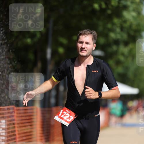 07.09.2025 - 19. Norderstedt Triathlon Michael Strokosch http://msf.ph/oto/8796770 07.09.2025 12:20:23 Laufen 1223 meine-sportfotos.de