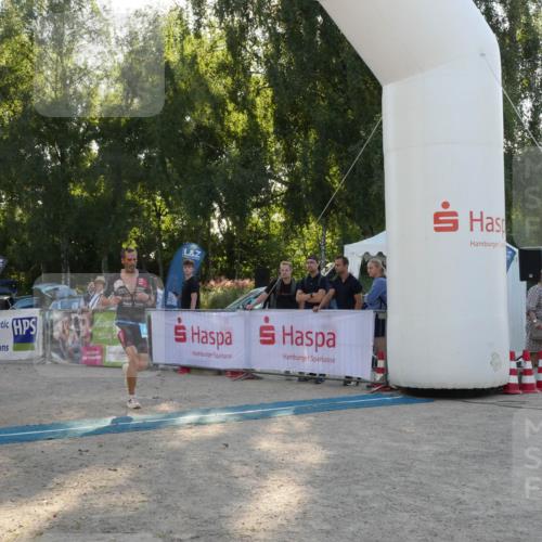 07.09.2025 - 19. Norderstedt Triathlon Zöllner http://msf.ph/oto/8796796 07.09.2025 17:20:31 Ziel 406 meine-sportfotos.de