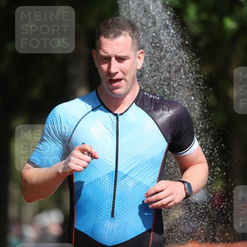 07.09.2025 - 19. Norderstedt Triathlon Michael Strokosch http://msf.ph/oto/8796801 07.09.2025 11:55:32 Laufen 734, 1164, 1173 meine-sportfotos.de