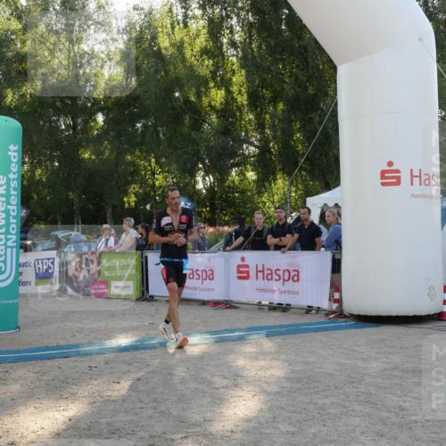 07.09.2025 - 19. Norderstedt Triathlon Zöllner http://msf.ph/oto/8796802 07.09.2025 17:20:31 Ziel 406 meine-sportfotos.de
