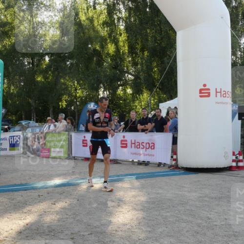 07.09.2025 - 19. Norderstedt Triathlon Zöllner http://msf.ph/oto/8796808 07.09.2025 17:20:32 Ziel 406 meine-sportfotos.de
