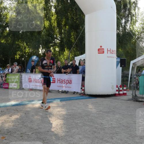 07.09.2025 - 19. Norderstedt Triathlon Zöllner http://msf.ph/oto/8796810 07.09.2025 17:20:32 Ziel 406 meine-sportfotos.de
