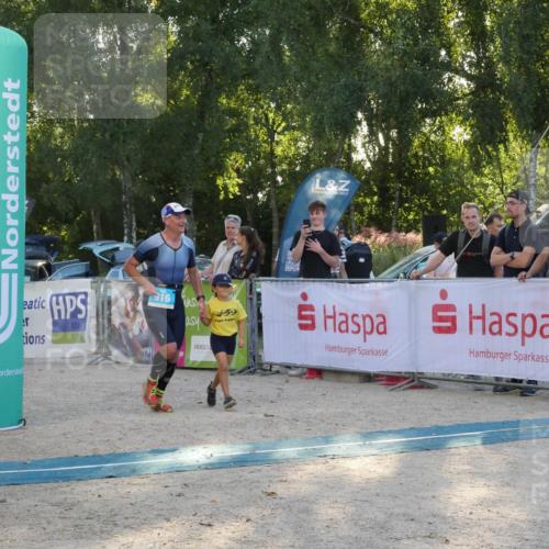 07.09.2025 - 19. Norderstedt Triathlon Zöllner http://msf.ph/oto/8796816 07.09.2025 17:20:45 Ziel 916 meine-sportfotos.de