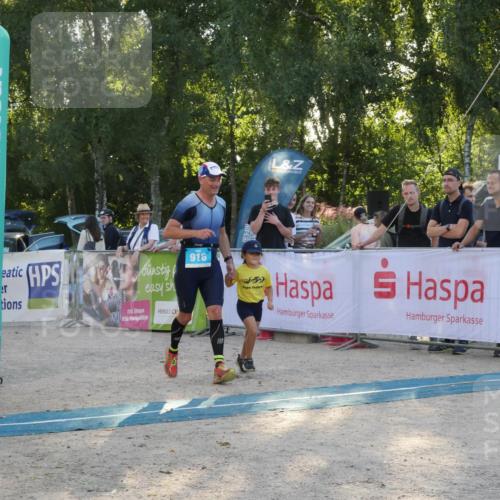 07.09.2025 - 19. Norderstedt Triathlon Zöllner http://msf.ph/oto/8796824 07.09.2025 17:20:46 Ziel 916 meine-sportfotos.de