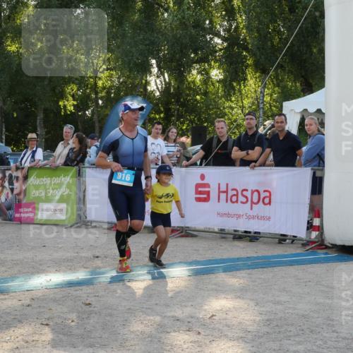 07.09.2025 - 19. Norderstedt Triathlon Zöllner http://msf.ph/oto/8796828 07.09.2025 17:20:46 Ziel 916 meine-sportfotos.de
