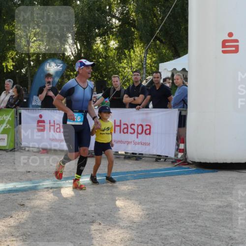 07.09.2025 - 19. Norderstedt Triathlon Zöllner http://msf.ph/oto/8796834 07.09.2025 17:20:46 Ziel 916 meine-sportfotos.de