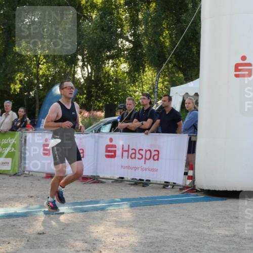 07.09.2025 - 19. Norderstedt Triathlon Zöllner http://msf.ph/oto/8796848 07.09.2025 17:21:06 Ziel 893 meine-sportfotos.de