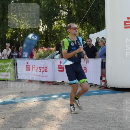 07.09.2025 - 19. Norderstedt Triathlon Zöllner http://msf.ph/oto/8796867 07.09.2025 17:22:18 Ziel 923 meine-sportfotos.de