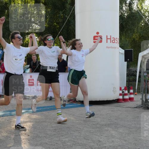 07.09.2025 - 19. Norderstedt Triathlon Zöllner http://msf.ph/oto/8796919 07.09.2025 17:22:37 Ziel 937 meine-sportfotos.de