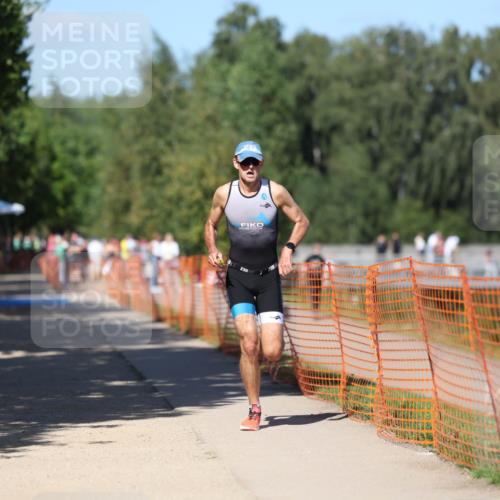 07.09.2025 - 19. Norderstedt Triathlon Michael Strokosch http://msf.ph/oto/8796937 07.09.2025 14:40:55 Laufen 988, 1037 meine-sportfotos.de