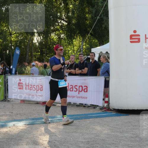 07.09.2025 - 19. Norderstedt Triathlon Zöllner http://msf.ph/oto/8796960 07.09.2025 17:23:54 Ziel 380 meine-sportfotos.de