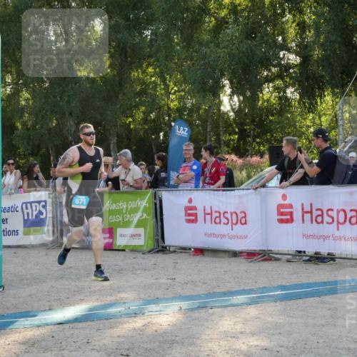 07.09.2025 - 19. Norderstedt Triathlon Zöllner http://msf.ph/oto/8797022 07.09.2025 17:26:04 Ziel 871, 1464 meine-sportfotos.de