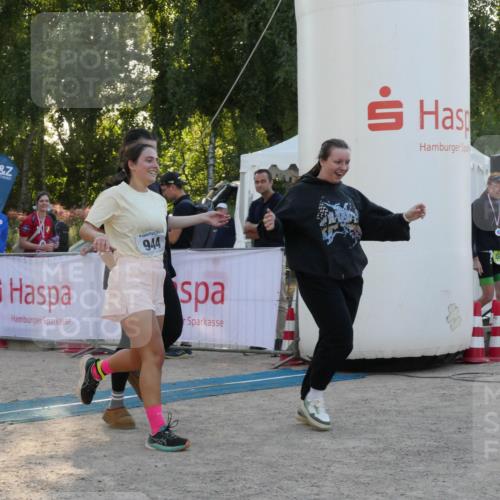 07.09.2025 - 19. Norderstedt Triathlon Zöllner http://msf.ph/oto/8797061 07.09.2025 17:26:10 Ziel 871, 944, 1464 meine-sportfotos.de