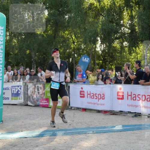 07.09.2025 - 19. Norderstedt Triathlon Zöllner http://msf.ph/oto/8797127 07.09.2025 17:28:54 Ziel 1412 meine-sportfotos.de