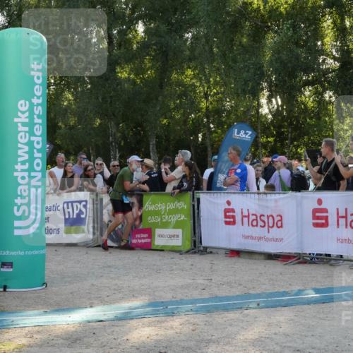 07.09.2025 - 19. Norderstedt Triathlon Zöllner http://msf.ph/oto/8797146 07.09.2025 17:29:06 Ziel 421, 886 meine-sportfotos.de