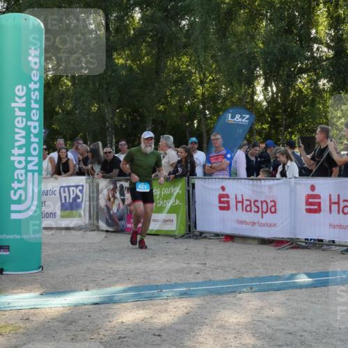 07.09.2025 - 19. Norderstedt Triathlon Zöllner http://msf.ph/oto/8797158 07.09.2025 17:29:07 Ziel 421, 886 meine-sportfotos.de