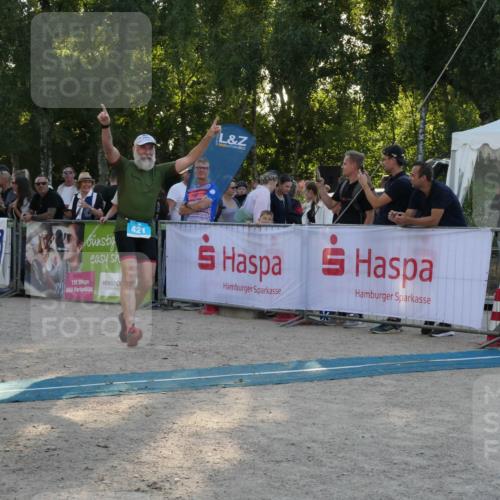 07.09.2025 - 19. Norderstedt Triathlon Zöllner http://msf.ph/oto/8797167 07.09.2025 17:29:08 Ziel 421, 886 meine-sportfotos.de