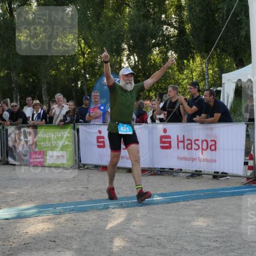 07.09.2025 - 19. Norderstedt Triathlon Zöllner http://msf.ph/oto/8797174 07.09.2025 17:29:09 Ziel 421, 886 meine-sportfotos.de