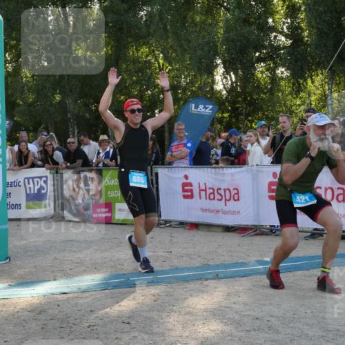 07.09.2025 - 19. Norderstedt Triathlon Zöllner http://msf.ph/oto/8797197 07.09.2025 17:29:11 Ziel 421, 886 meine-sportfotos.de