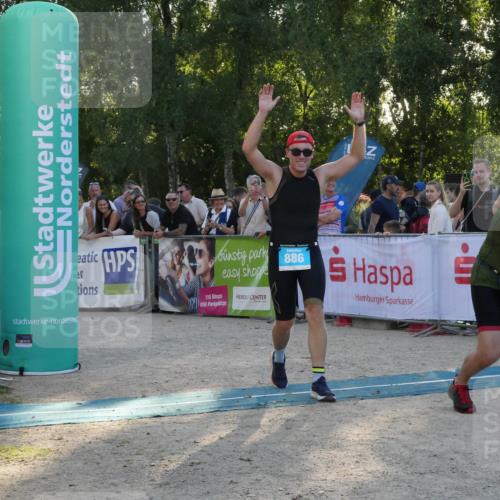 07.09.2025 - 19. Norderstedt Triathlon Zöllner http://msf.ph/oto/8797204 07.09.2025 17:29:11 Ziel 421, 886 meine-sportfotos.de