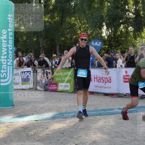 07.09.2025 - 19. Norderstedt Triathlon Zöllner http://msf.ph/oto/8797209 07.09.2025 17:29:12 Ziel 421, 886 meine-sportfotos.de