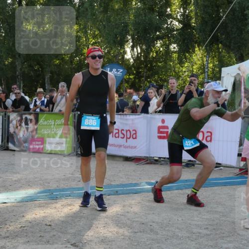 07.09.2025 - 19. Norderstedt Triathlon Zöllner http://msf.ph/oto/8797214 07.09.2025 17:29:12 Ziel 421, 886 meine-sportfotos.de