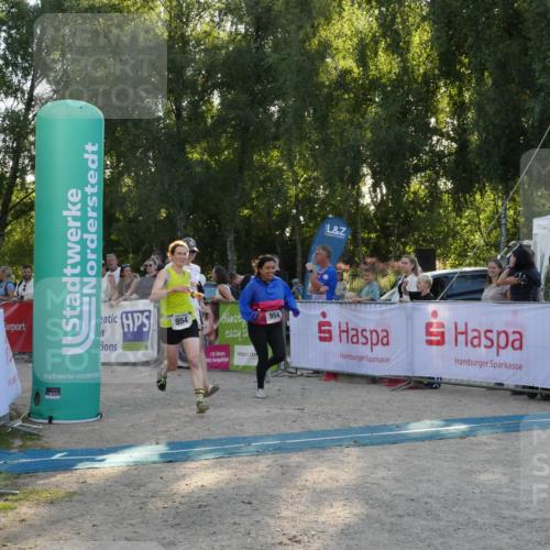 07.09.2025 - 19. Norderstedt Triathlon Zöllner http://msf.ph/oto/8797233 07.09.2025 17:29:55 Ziel 954 meine-sportfotos.de
