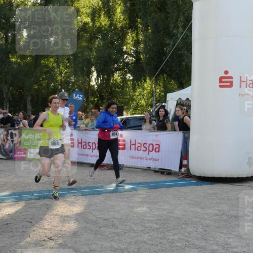 07.09.2025 - 19. Norderstedt Triathlon Zöllner http://msf.ph/oto/8797244 07.09.2025 17:29:56 Ziel 954 meine-sportfotos.de