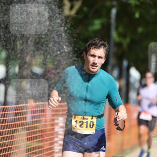 07.09.2025 - 19. Norderstedt Triathlon Michael Strokosch http://msf.ph/oto/8797306 07.09.2025 11:56:42 Laufen 1210, 1274 meine-sportfotos.de