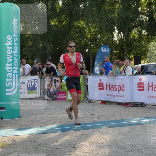 07.09.2025 - 19. Norderstedt Triathlon Zöllner http://msf.ph/oto/8797316 07.09.2025 17:30:22 Ziel 894, 1444 meine-sportfotos.de
